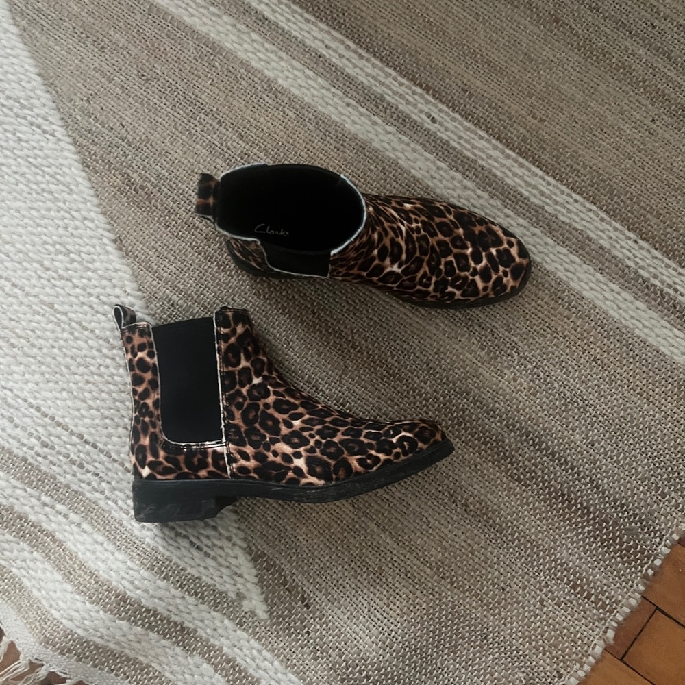 Clark’s women’s leopard/cheetah Chelsea boot